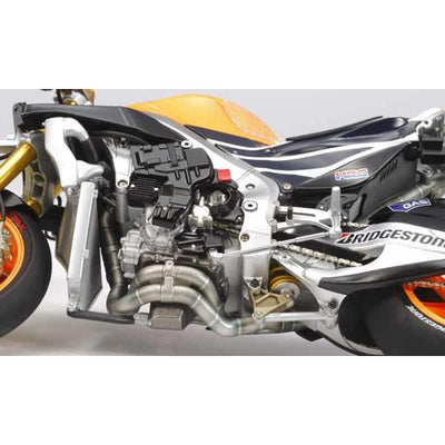 Visuel sur le moteur de la maquette moto Gp Honda Repsol