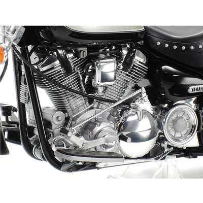 Détail du moteur de la maquette moto Yamaha XV1600 Road Star Custom