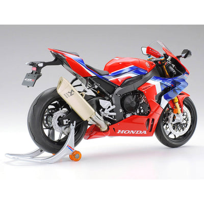 Maquette moto de course Honda CBR 1000RR vu de dos.