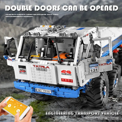 Cabine détaillée du camion T813 tout-terrain avec siège conducteur