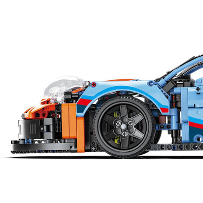 détail du jeu de construction Porsche GT2 Clubsport, pneu avant et partie avant du véhicule
