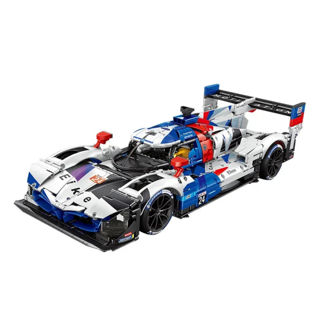 Maquette voiture sport hybride V8 échelle 1:8 — vue de trois quarts
