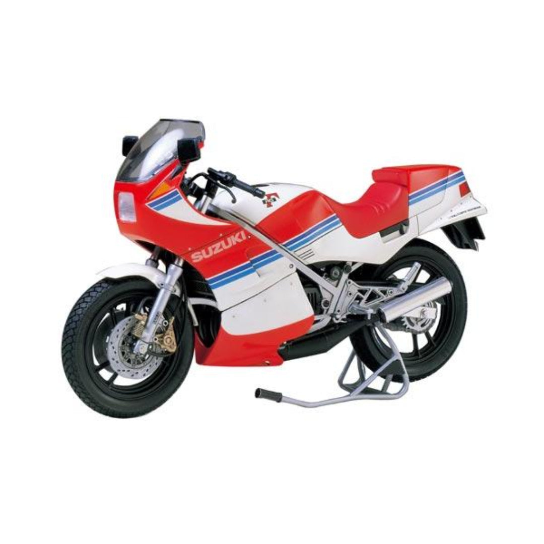 Maquette moto Suzuki RG 250 toute option, kit à assembler et peindre