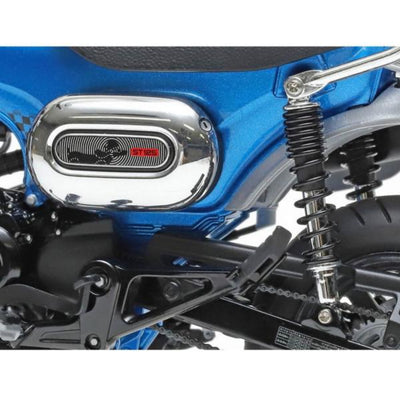 détail sur le moteur de la maquette moto Honda Dax 125
